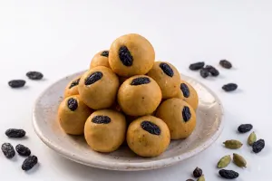 बेसन लाडू